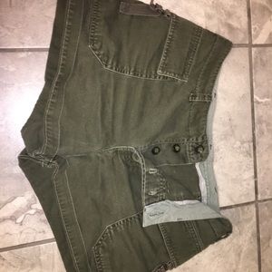Army green vintage cargo shorts✅